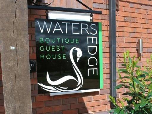 The Waters Edge Guest House ستارتفورد أبون آفون المظهر الخارجي الصورة
